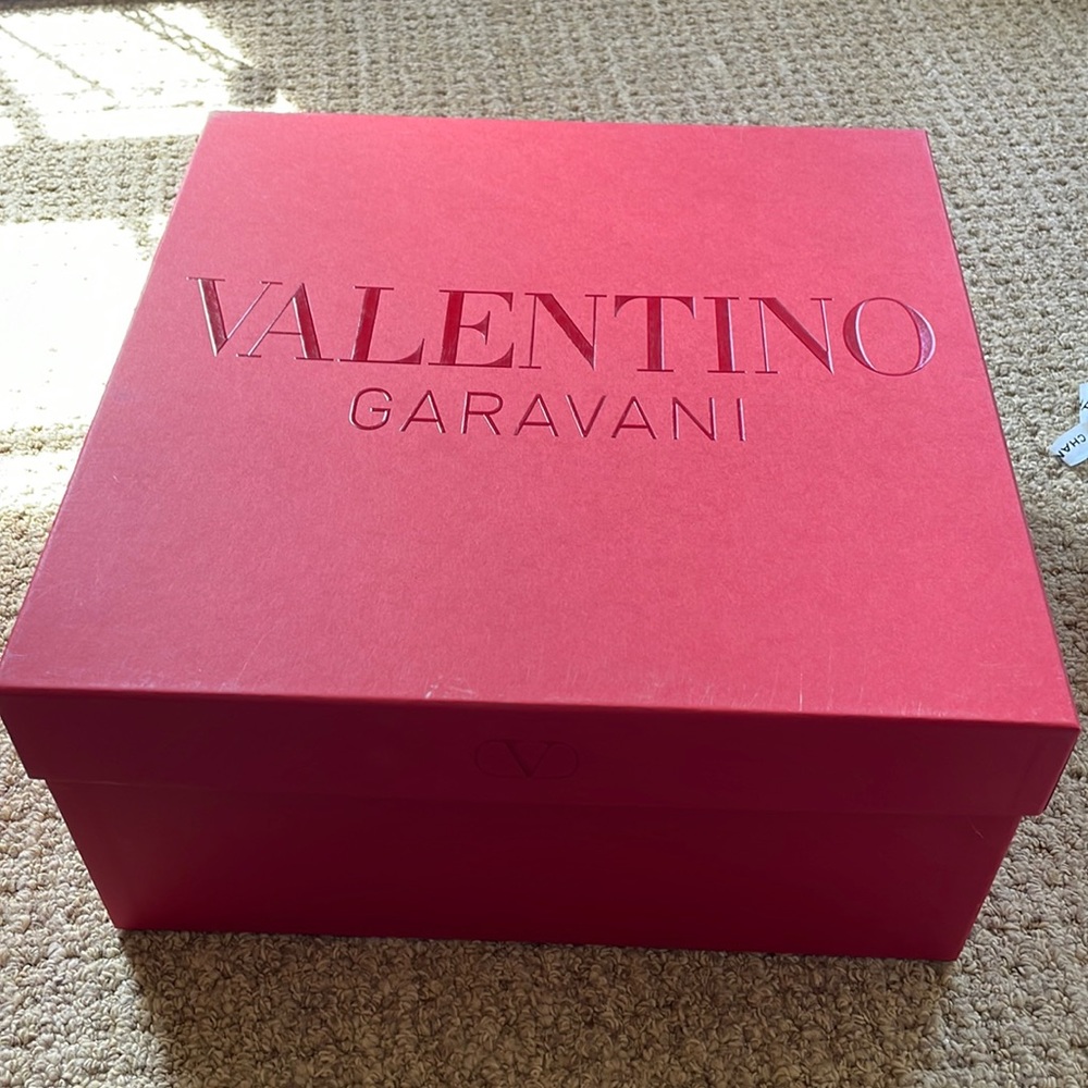 Valentino large hat box w dust bag